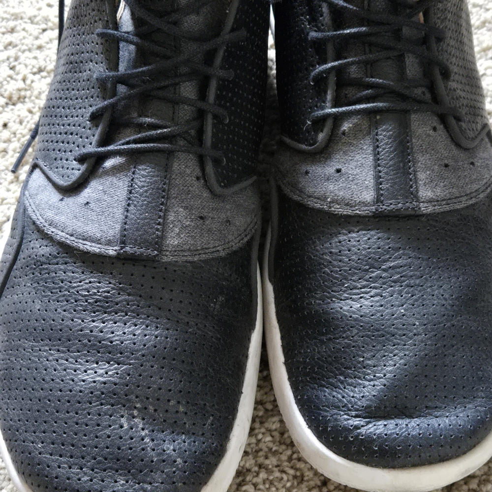 Men's Black Athletic Shoes
